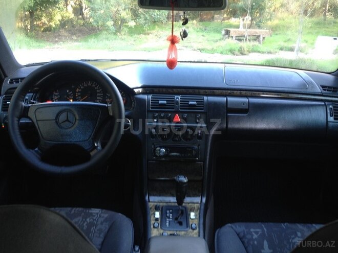 Mercedes E 240 1998, 317,000 km - 2.4 l - Bakı