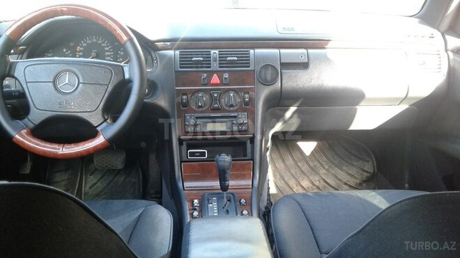 Mercedes E 230 1996, 381,500 km - 0.2 l - Quba