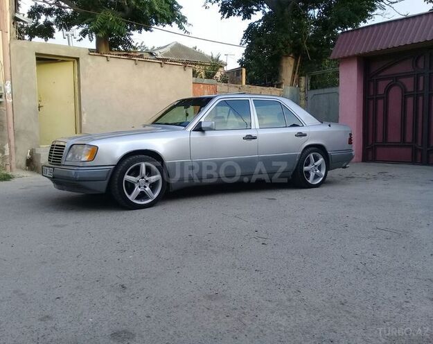 Mercedes E 220 1995, 404,150 km - 2.2 l - Bakı