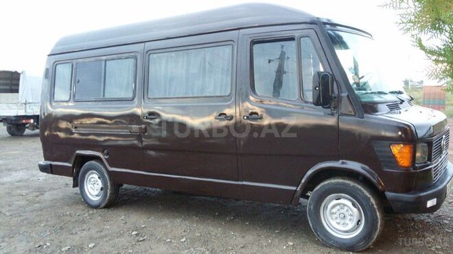 Mercedes 208 D 1990, 220,000 km - 2.2 l - Salyan