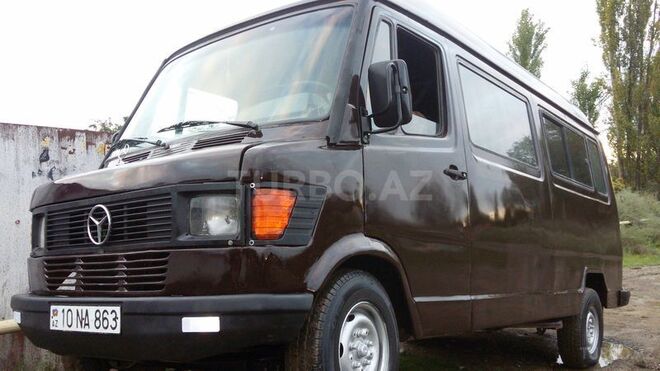 Mercedes 208 D 1990, 220,000 km - 2.2 l - Salyan