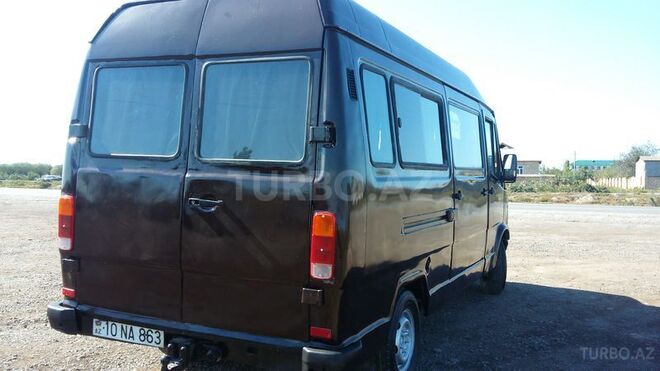 Mercedes 208 D 1990, 220,000 km - 2.2 l - Salyan