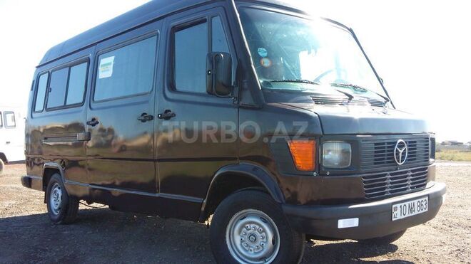 Mercedes 208 D 1990, 220,000 km - 2.2 l - Salyan