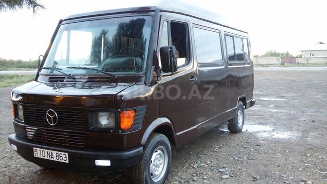 Mercedes 208 D 1990, 220,000 km - 2.2 l - Salyan
