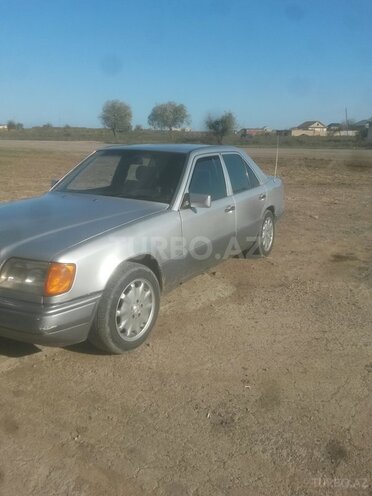 Mercedes E 250 1993, 453,400 km - 2.5 l - Biləsuvar