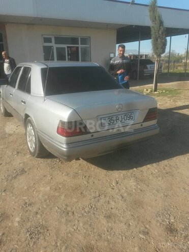 Mercedes E 250 1993, 453,400 km - 2.5 l - Biləsuvar