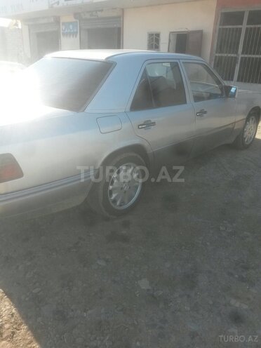 Mercedes E 250 1993, 453,400 km - 2.5 l - Biləsuvar