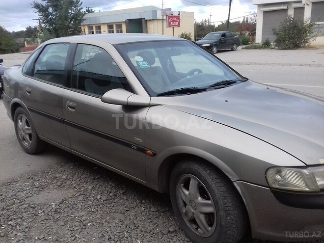 Opel Vectra 1996, 260,000 km - 1.6 l - Xudat