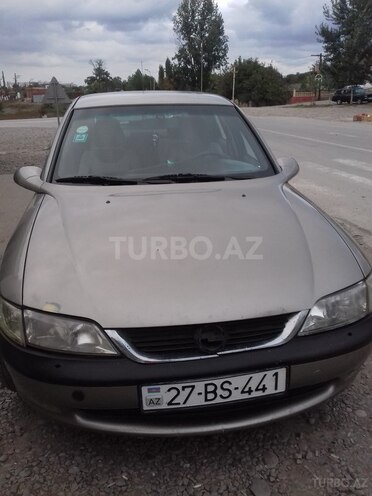 Opel Vectra 1996, 260,000 km - 1.6 l - Xudat