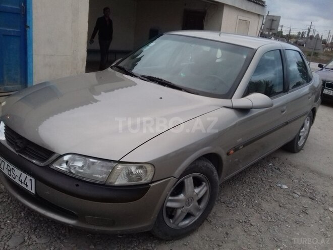 Opel Vectra 1996, 260,000 km - 1.6 l - Xudat