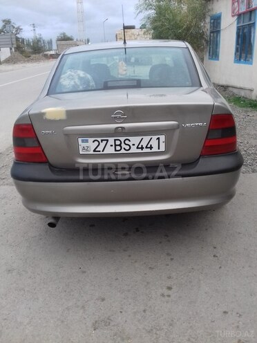 Opel Vectra 1996, 260,000 km - 1.6 l - Xudat