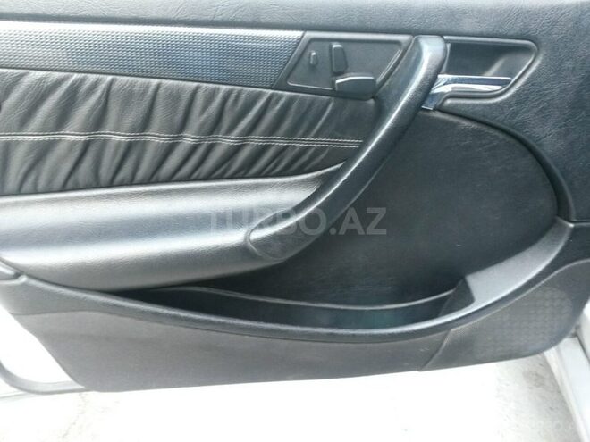 Mercedes C 220 1999, 290,000 km - 2.2 l - Bakı