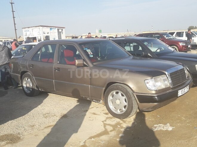 Mercedes E 260 1992, 300,000 km - 2.6 l - Bakı