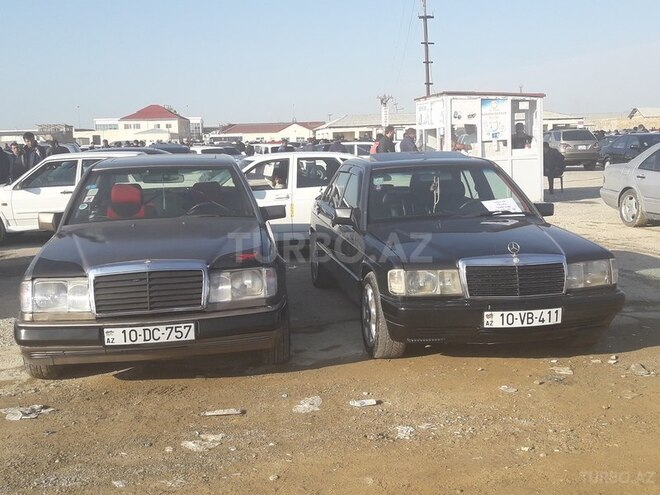 Mercedes E 260 1992, 300,000 km - 2.6 l - Bakı