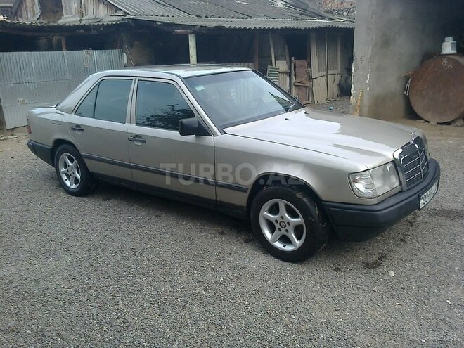 Mercedes E 250 1986, 555,125 km - 0.3 л - Bakı