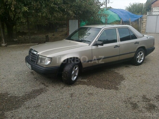 Mercedes E 250 1986, 555,125 km - 0.3 л - Bakı