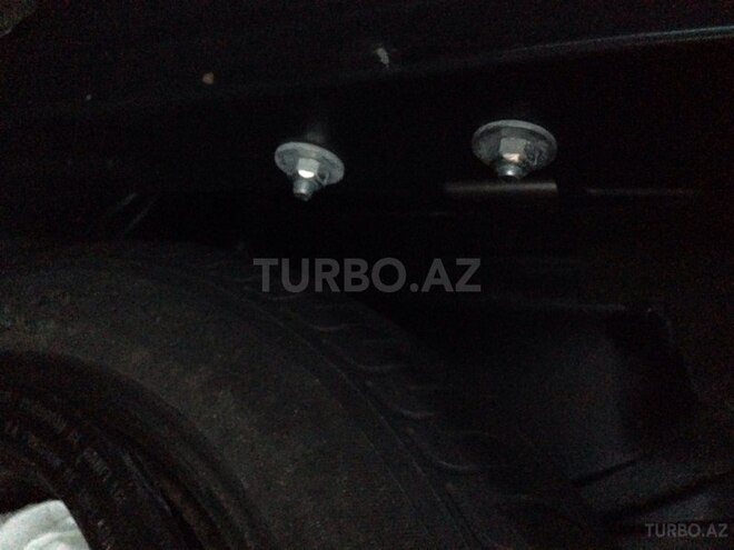Mercedes E 200 1998, 177,000 km - 0.2 l - Salyan