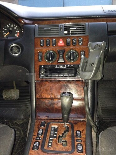 Mercedes E 200 1998, 177,000 km - 0.2 l - Salyan