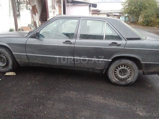 Mercedes 190 1991, 230,881 km - 2.3 л - Quba