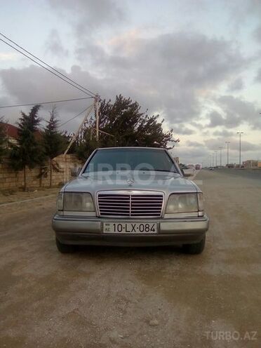 Mercedes E 220 1994, 588,000 km - 2.0 l - İsmayıllı