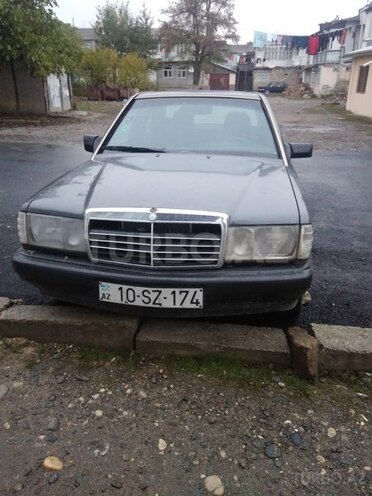 Mercedes 190 1991, 230,881 km - 2.3 л - Quba