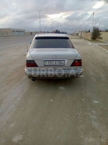 Mercedes E 220 1994, 588,000 km - 2.0 l - İsmayıllı