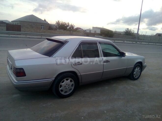 Mercedes E 220 1994, 588,000 km - 2.0 l - İsmayıllı