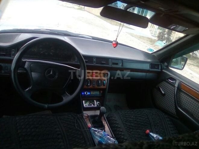 Mercedes E 220 1994, 588,000 km - 2.0 l - İsmayıllı