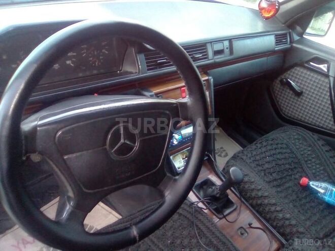 Mercedes E 220 1994, 588,000 km - 2.0 l - İsmayıllı