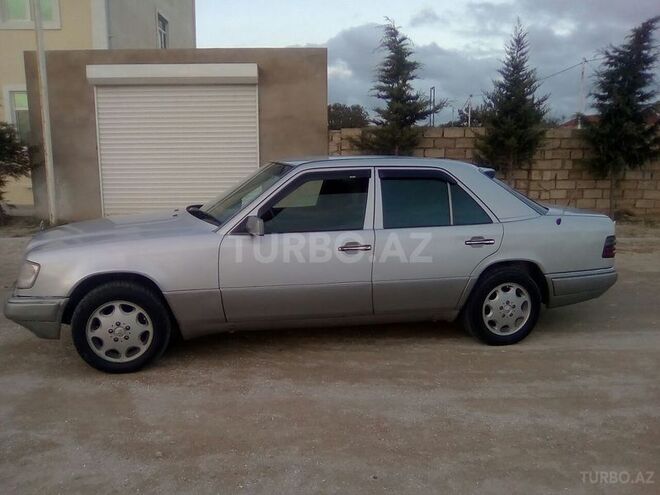 Mercedes E 220 1994, 588,000 km - 2.0 l - İsmayıllı