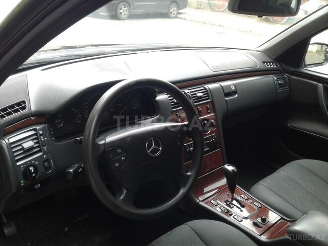 Mercedes E 220 2000, 275,000 km - 2.2 l - Bakı