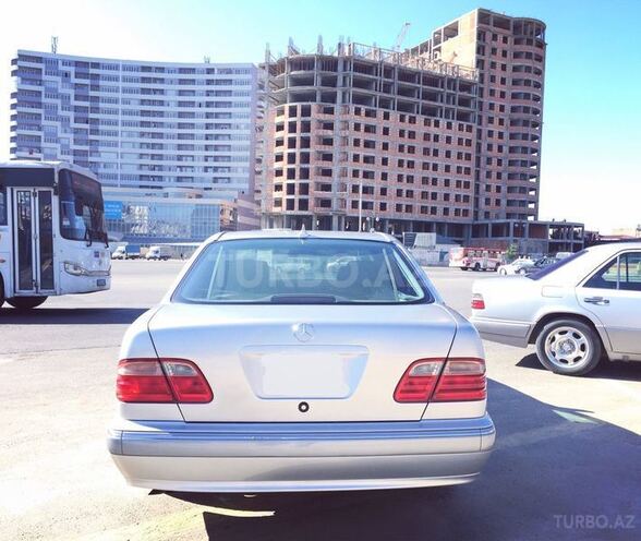 Mercedes E 240 2001, 179,000 km - 2.6 л - Bakı