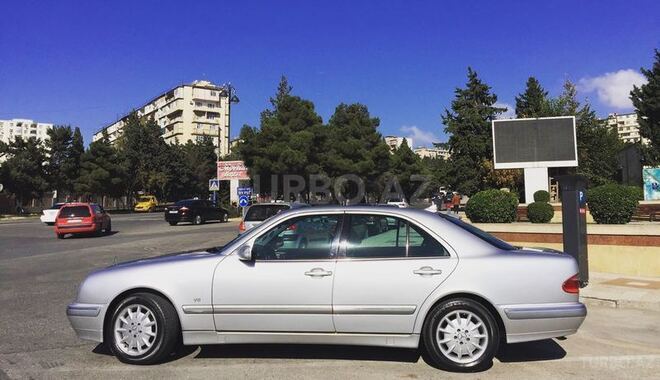 Mercedes E 240 2001, 179,000 km - 2.6 л - Bakı