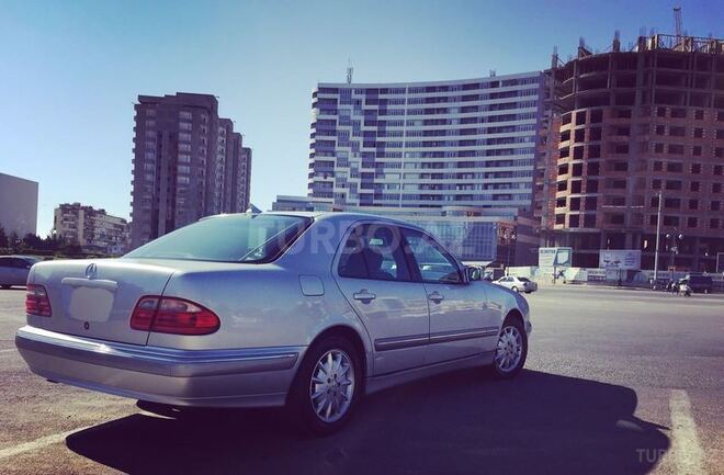 Mercedes E 240 2001, 179,000 km - 2.6 л - Bakı
