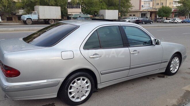 Mercedes E 240 2001, 269,500 km - 2.6 l - Bakı