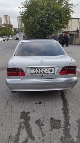 Mercedes E 240 2001, 269,500 km - 2.6 l - Bakı