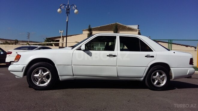 Mercedes E 200 1990, 218,300 km - 2.0 л - Bakı