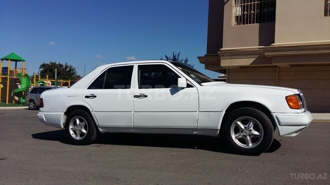 Mercedes E 200 1990, 218,300 km - 2.0 л - Bakı
