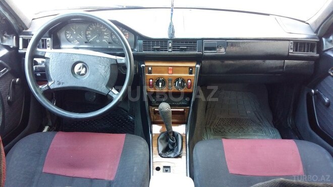 Mercedes E 200 1990, 218,300 km - 2.0 л - Bakı