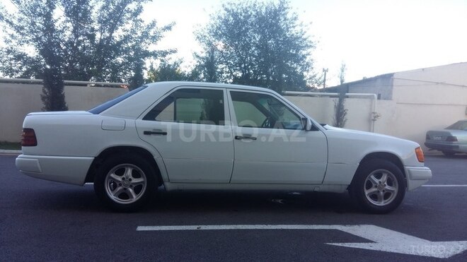 Mercedes E 200 1990, 218,300 km - 2.0 л - Bakı