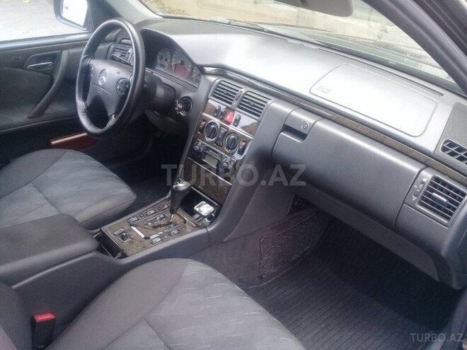 Mercedes E 240 1999, 18,800 km - 2.6 l - Bakı