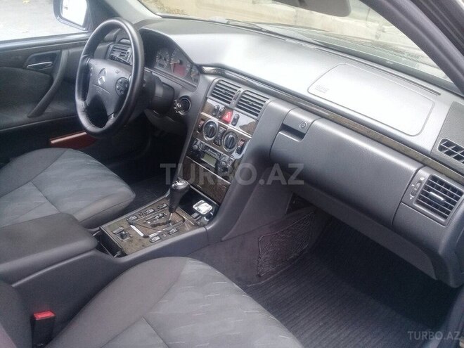Mercedes E 240 1999, 18,700 km - 2.6 l - Bakı