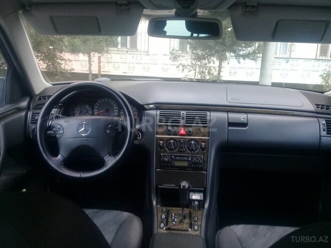 Mercedes E 240 1999, 18,700 km - 2.6 l - Bakı