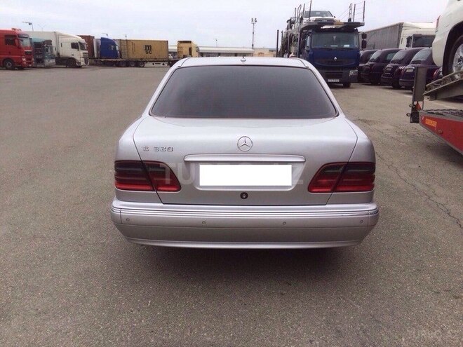 Mercedes E 320 2001, 277,000 km - 3.2 l - Bakı