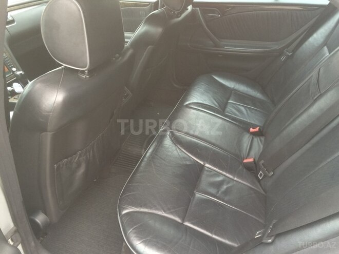 Mercedes E 320 2001, 277,000 km - 3.2 l - Bakı