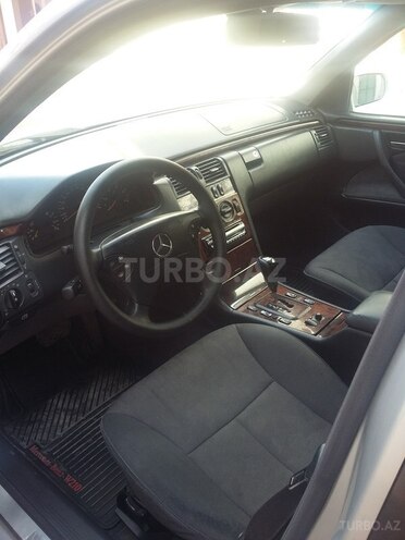 Mercedes E 220 2000, 265,000 km - 0.2 l - Bakı