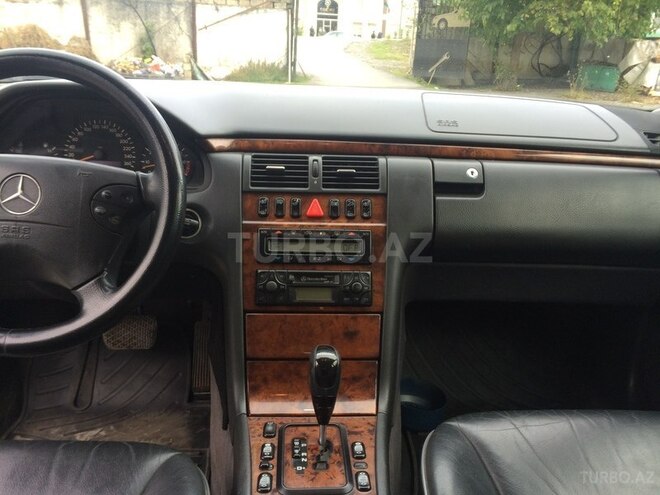 Mercedes E 260 2002, 190,890 km - 0.3 л - Qəbələ