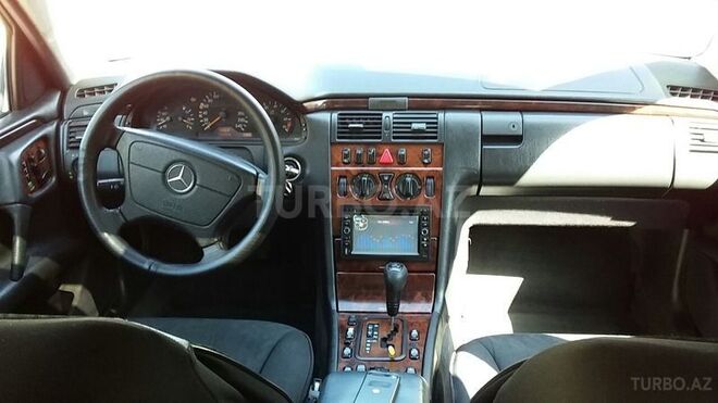 Mercedes E 240 1999, 250,000 km - 2.4 l - Bakı