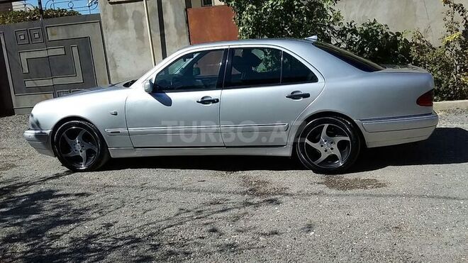 Mercedes E 240 1999, 250,000 km - 2.4 l - Bakı