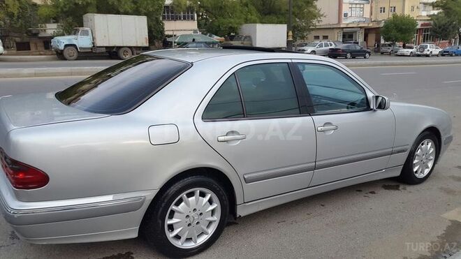 Mercedes E 240 2001, 269,000 km - 2.6 l - Cəbrayıl
